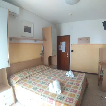Rosy Hotel 2*