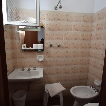 Rosy Hotell